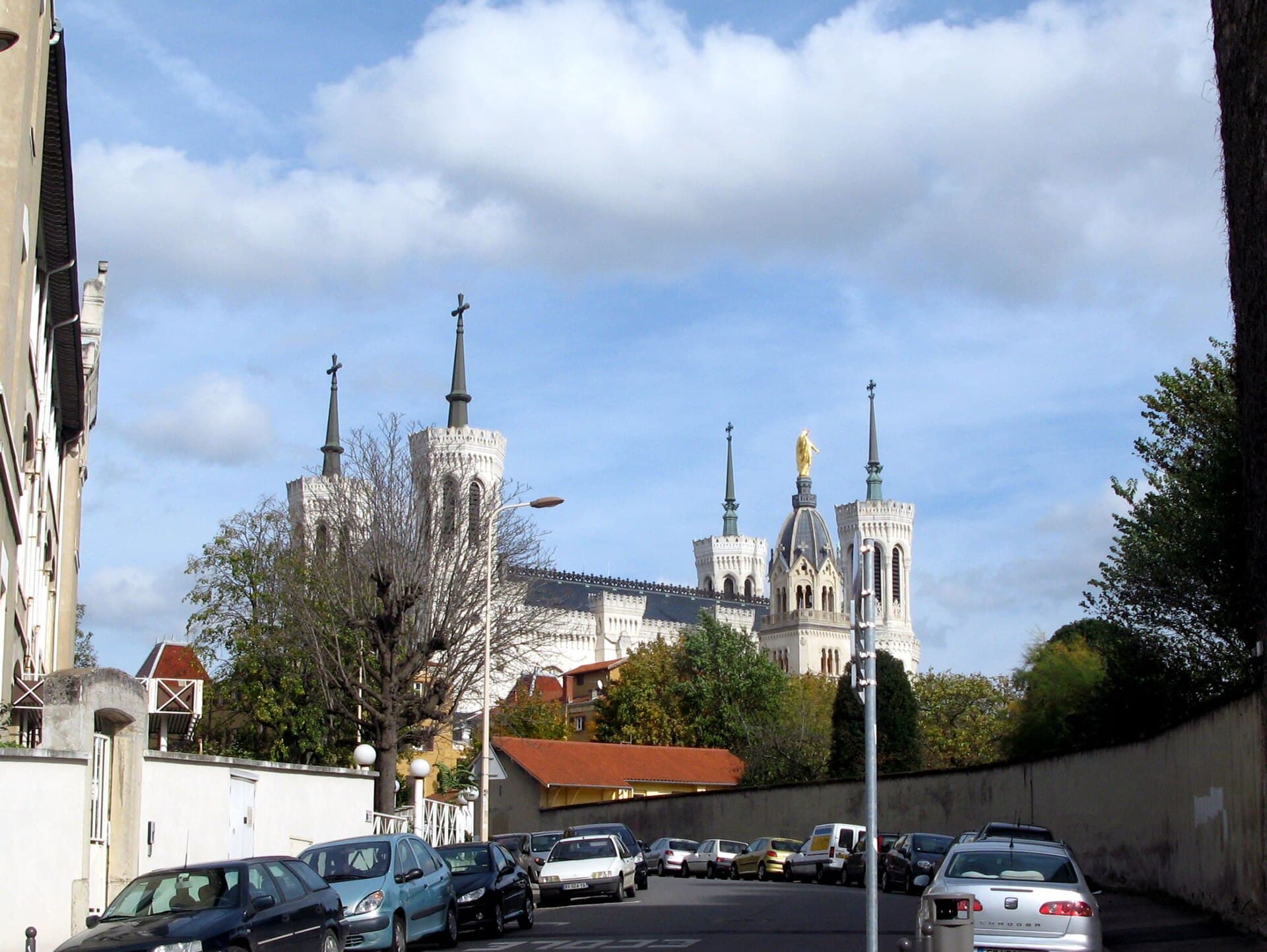 Basilique de Fourvière surplombant Lyon