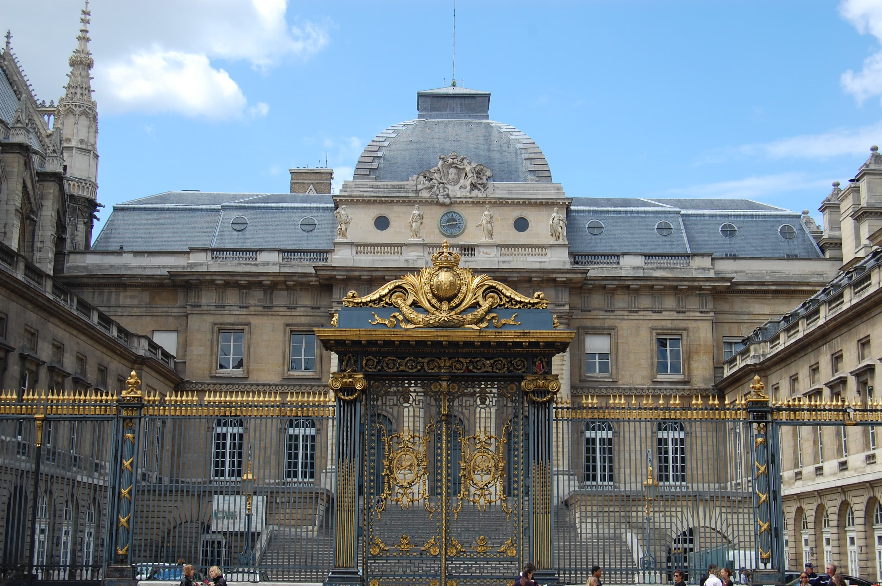 Palais de justice de Grenoble, façade — Cabinet Aboudahab